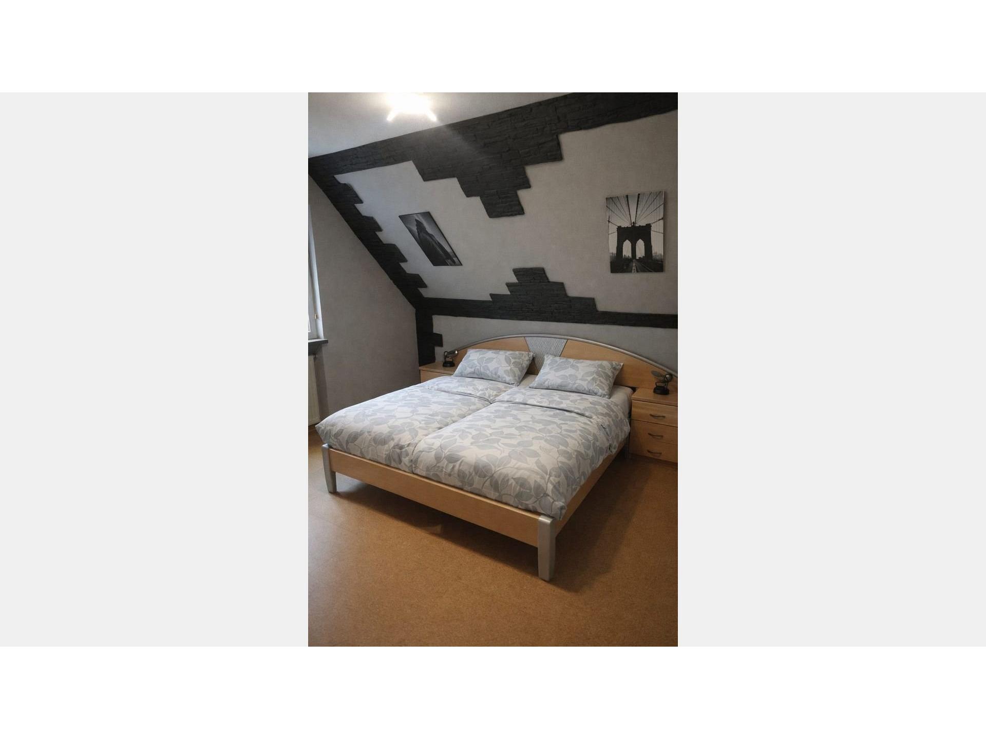 Schlafzimmer 1